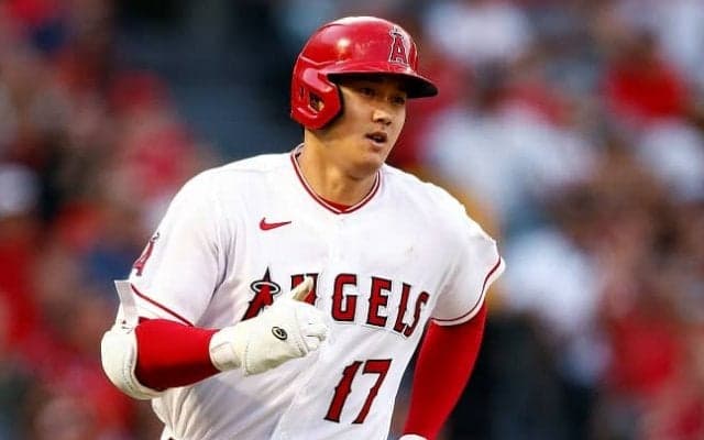 監督代行の代行！緊急事態にも大谷翔平はヒットと申告敬遠で貢献。米記者「エンゼルスが昨年６月以来の１点差ゲーム２連勝」