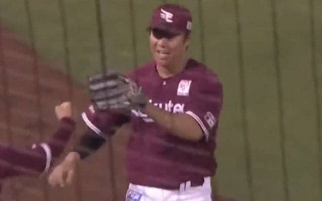 走者も心折れる“低弾道レーザー”が「凄すぎる」　精密送球に驚愕「さすがプロ」