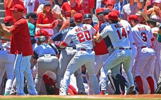 大谷翔平の同僚右腕、乱闘時の“自滅”で右肘骨折　米落胆「バカな代償」「笑えない」