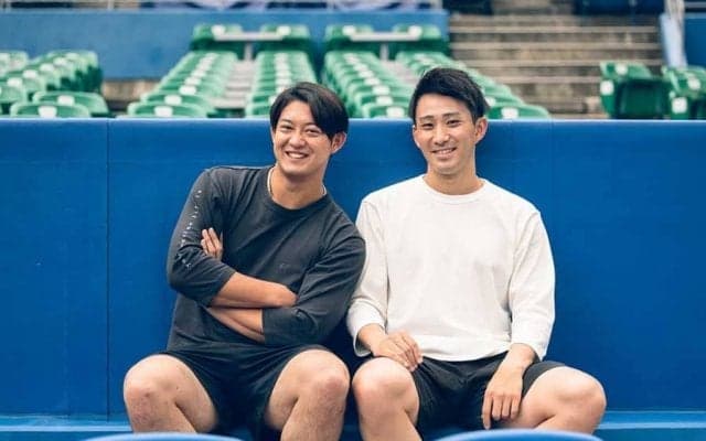 好調ロッテ、「umi」新作の夏物アパレルを30日販売開始　小島和哉＆佐藤都志也がモデル担当