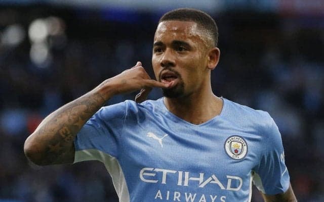 ガブリエウ・ジェズスが「移籍正式発表前」にアーセナルTDと｢練習場で抱擁」！  地元紙が激写した「ブラジル代表FWの笑顔」