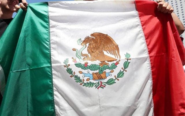 神聖なユニフォーム発表で“あらぬもの”が写り込むハプニング！メキシコ2部クラブに世界が注目