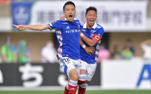 横浜FM水沼がDeNAとのコラボでマウンドへ！三浦監督の「18」を背負っての投球は…