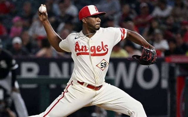 トラウトをイラつかせた中継ぎ投手が釈明　投手コーチと「癖について話したことない」