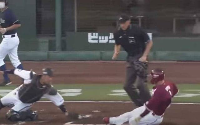 完全アウトのタイミングも…見極めた「審判すご」　激走“神の足”が「ナイスやな」