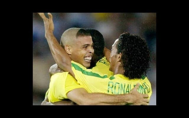 ロナウドが準決勝前に髪型を変えた本当の理由とは？　今、明かされる2002年Ｗ杯優勝、ブラジル代表秘話