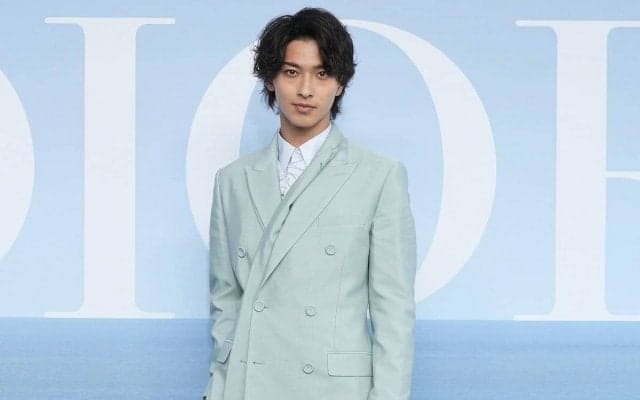 『オールドルーキー』にサプライズ出演の横浜流星、黙々とボールを蹴るメイキング映像が反響「努力のひと」