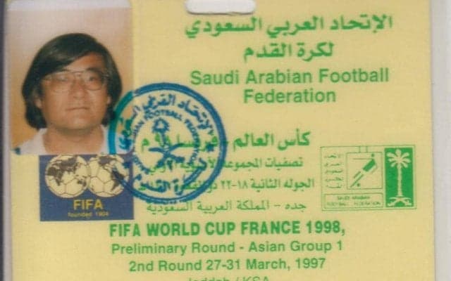 サッカークラブオーナーたちの「共通点」(1)中村俊輔獲得2年前、イタリア人会長との握手