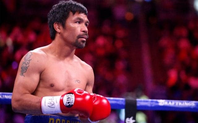 パッキャオがバルセロナに加入！？新ユニフォーム姿で左ストレートを繰り出す