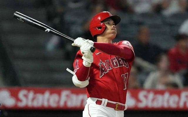 大谷翔平、ドヤ顔でベンチに吠えた歴史的躍動　土壇場で飛び出た“確信立ち”の一撃【6月の二刀流】