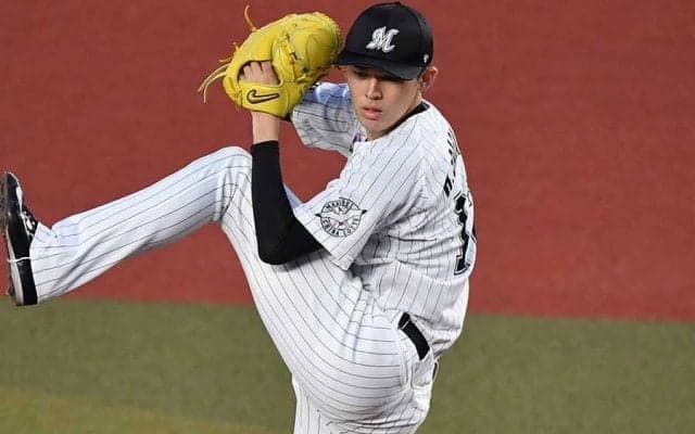 佐々木朗希は4回でアクシデント降板　10K無失点もユニホームに血、指を気にする姿も