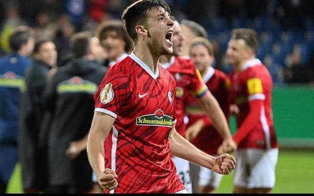 フライブルク、シュロッターベック兄弟の兄ケヴェンと契約延長！