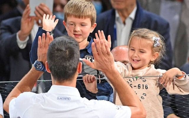 ジョコビッチ、息子ステファン君と自身のプレー写真を公開「似ているよね」[ウィンブルドン]