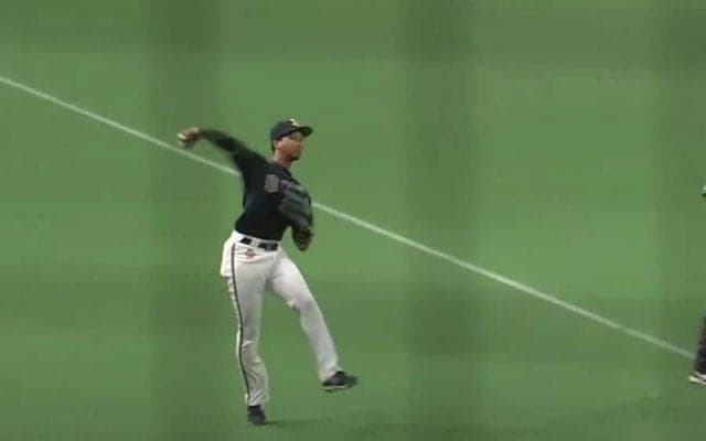 振り向きざまの“超爆肩”は「マジでメジャー」　伸びる大遠投に驚愕「エグすぎる」