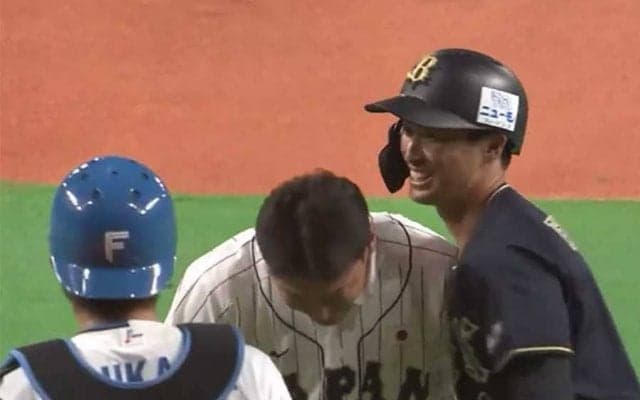 名手のまさかの“平謝り”に「めっちゃ笑った」　打者直撃の大暴投“死球式”