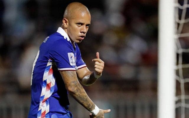 横浜FMマルコス・ジュニオールが斬新\"始球式\"、ハマスタでエスコバーとかめはめ波も