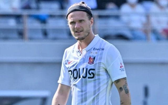 【浦和】68分の大胆な「超攻撃的システム変更」でガンバ大阪に逆襲! またしても「土壇場セットプレー弾」を決めて引き分けに持ち込む