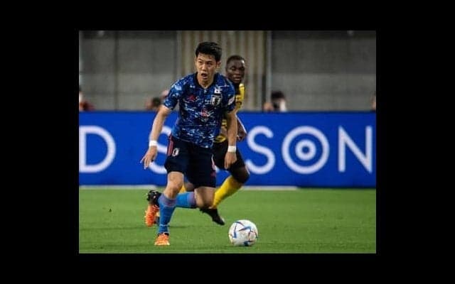 日本代表・遠藤航の武器は「眼の速さ」。風間八宏が解き明かす「デュエル王」の正体