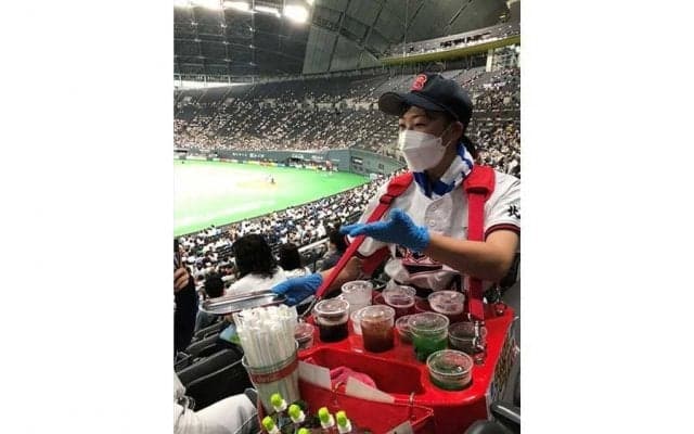 女子選手33人がユニホーム姿で場内スタッフに　日本ハム戦で初の試み「迫力を感じた」