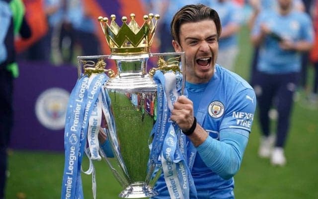 マンC｢背番号10｣がSNSで見せつけた肉体美に｢なんて美しい｣!! 筋肉隆々な”上半身丸出しトレーニング”に｢4万いいね｣以上の大反響