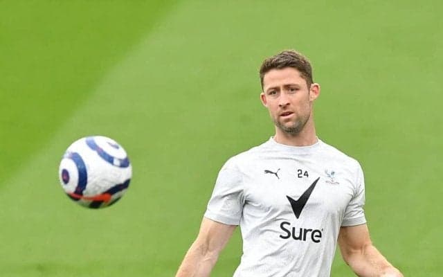 元イングランド代表DFが子どもの運動会で｢大はしゃぎ｣！ ”負けず嫌い”発揮の「ゴールテープ直前で決死のダイブ」大ハッスル