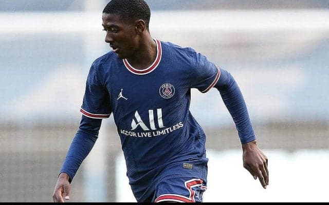 PSGがバイエルン行き噂の17歳逸材MFと契約延長！