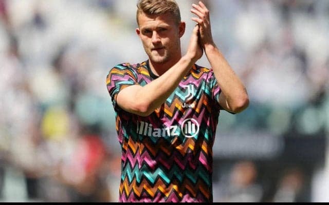 バイエルンがデ・リフト獲得に関心、選手本人もドイツ行きを希望か