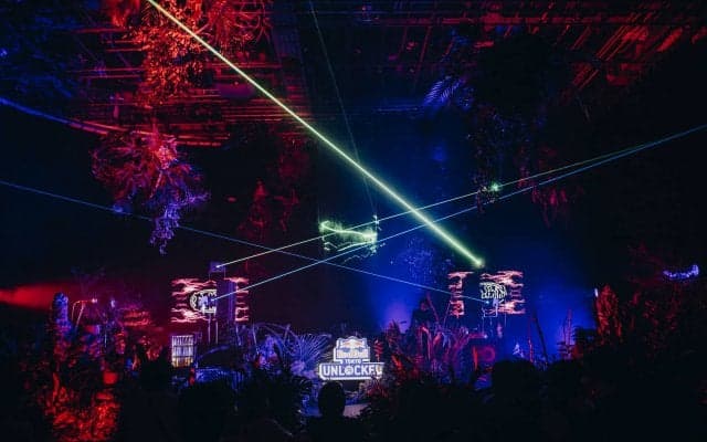 東京タワーの真下で2日間限定のポップアップパーティー「Red Bull Tokyo Unlocked」が開催！レッドブルが東京のナイトライフに翼をさずける。