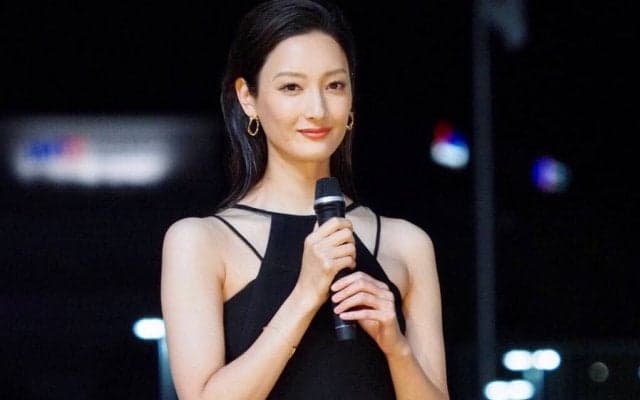 TCKイメージキャラクター菜々緒さんが、JDDの表彰式プレゼンターを務める