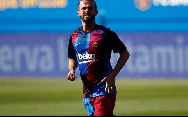 バルサで戦力外のピャニッチに古巣リヨンからオファー…ラカゼット＆トリソに続くか