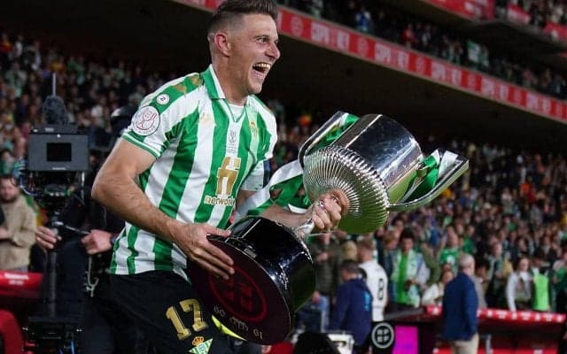 ベティスが“生ける伝説”40歳ホアキンと1年間の契約延長