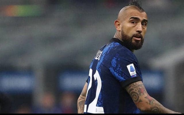 ビダルにフラメンゴ移籍の動き！　現地入りでファンから歓迎受ける