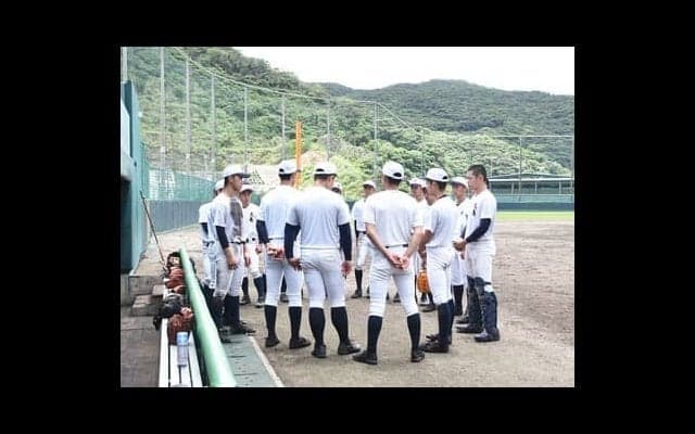 大島高校野球部に欠かせない３人の島外出身選手。なぜ彼らは奄美大島へとやって来たのか？