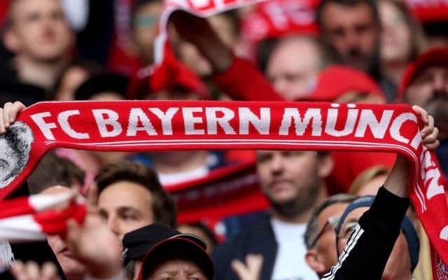 「カッコイイ」「レアル感ある」白×金のバイエルン新アウェイユニが発表！「シンプルでいい」