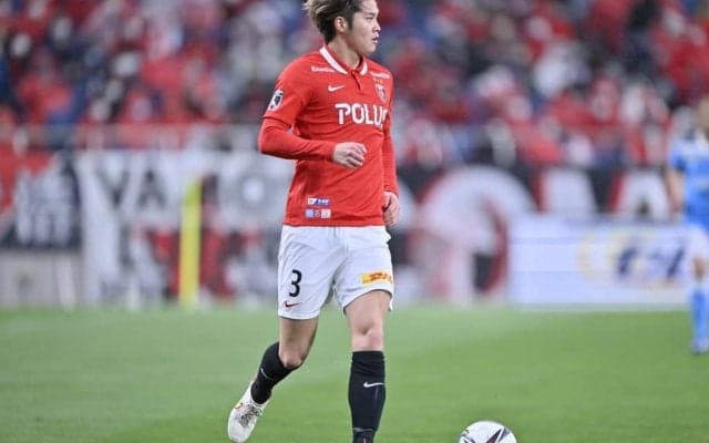 浦和レッズと京都の5人が試合後に埼スタで記念撮影！ J1の舞台でのうれしい再会に「強面の指揮官もニンマリ」