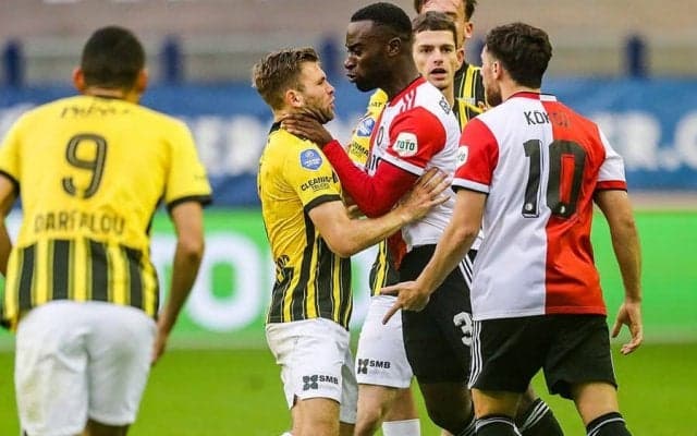 「恨みを残さない」サッカーの不文律　一触即発→“談笑”、スペインで見た驚きの光景