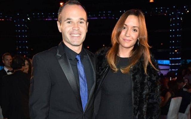 「愛してるよ、ずっとこれからも！」イニエスタと妻アンナさんが結婚10周年！当時の秘蔵ショットも公開 