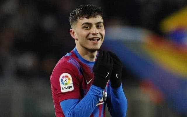 イニエスタの「背番号8」継承者をバルセロナが発表！  ｢NEXTイニエスタ｣となったMFペドリの新背番号｢お披露目映像｣