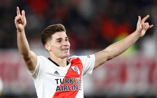 マンCが「クラブW杯で鹿島と対戦した22歳のアルゼンチン代表FW」を獲得！ 「南米年間最優秀選手」の逸材すぎる｢プレースタイル｣