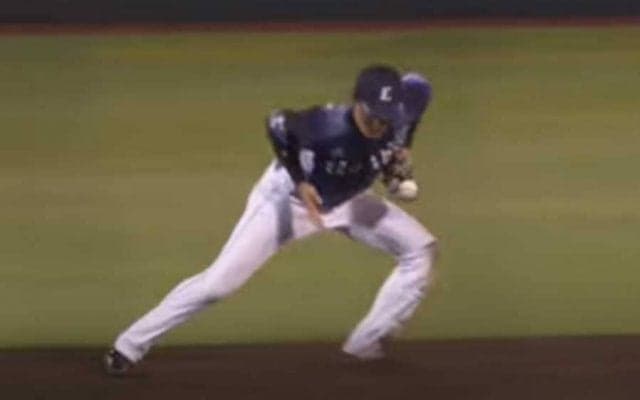 源田の「簡単に見せすぎ」好守にファン驚愕　ゴロさばくグラブが「掃除機のよう」