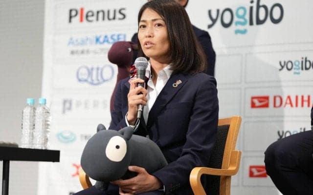 「今日だけ女王」フル稼働、浦和Ｌ安藤梢のバースデーをチームメイトが祝福「本日40歳」