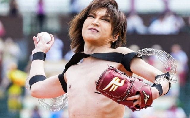 いきなり脱いだ「やばすぎ」　“逆ドーピング”の1球に爆笑「震えてんのツボる」