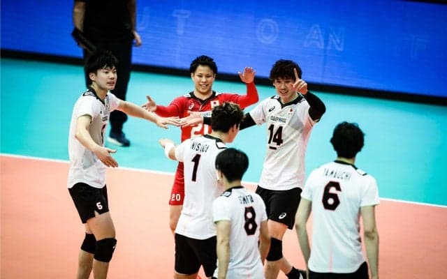 決勝ラウンド進出を決めた男子日本代表　カナダに快勝