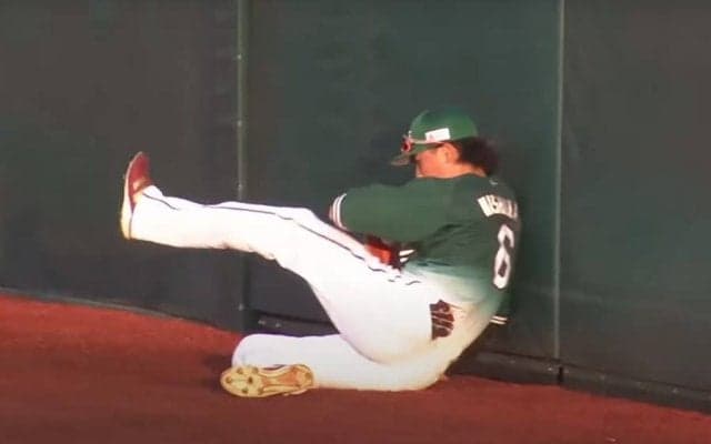 山川が「『まじかよあいつ笑』みたいな表情」　西川遥輝の衝突美技が「ドンピシャ」