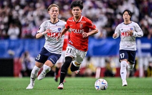 浦和・大久保が渾身の美ゴールも「ボールボーイが全部持っていった」！ 「崩しもスゴイがリアクションもスゴい」とサポーター絶賛