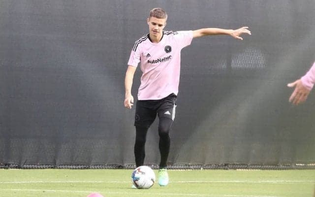 ベッカム次男が「美しすぎるFK」叩き込む! 父親譲りのシュートにSNSでは「見たことあるかも?」の声