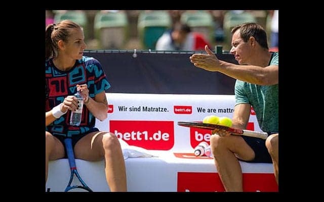  プリスコバ、バイン氏と契約解消 