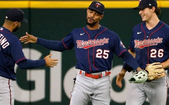 MLB史上初パターンの三重殺誕生で米話題　ボールを触った野手は2人だけ「マジで8-5？」