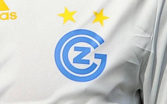 川辺駿もモデルに！グラスホッパーが今季ホームユニを発表、恒例の青白で背面にはクラブの象徴が