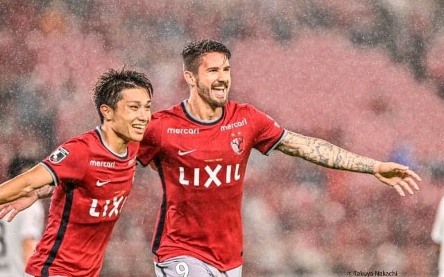 【鹿島】後半の追加点で「FW鈴木優磨&MF三竿健斗」がサポに吠える！ 2人がDF安西幸輝を抱きかかえたワケ